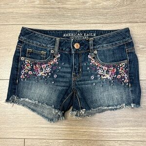 American Eagle Embroidered Jean Shorts Size 0